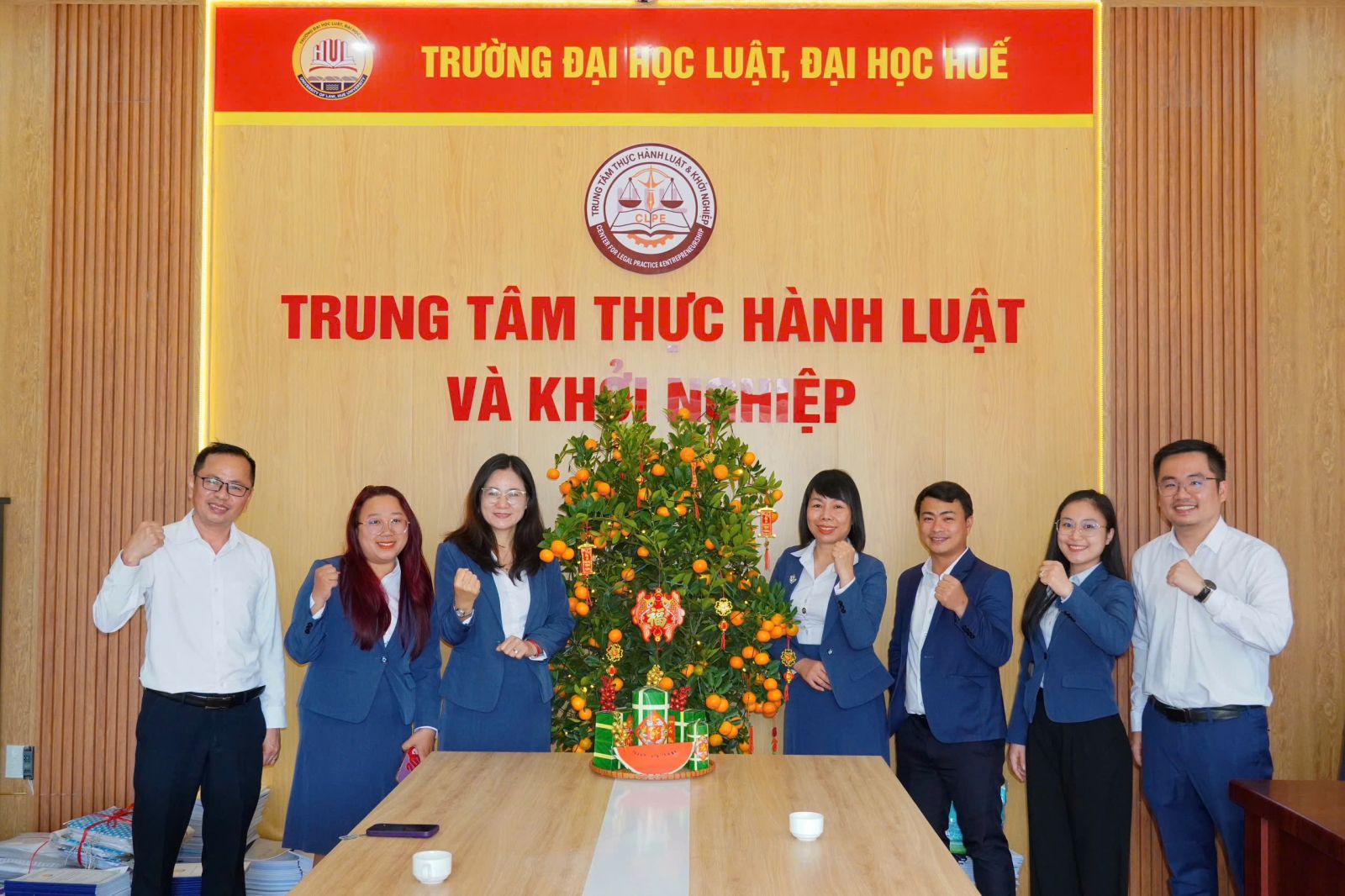 Trung tam thuc hanh luat slide